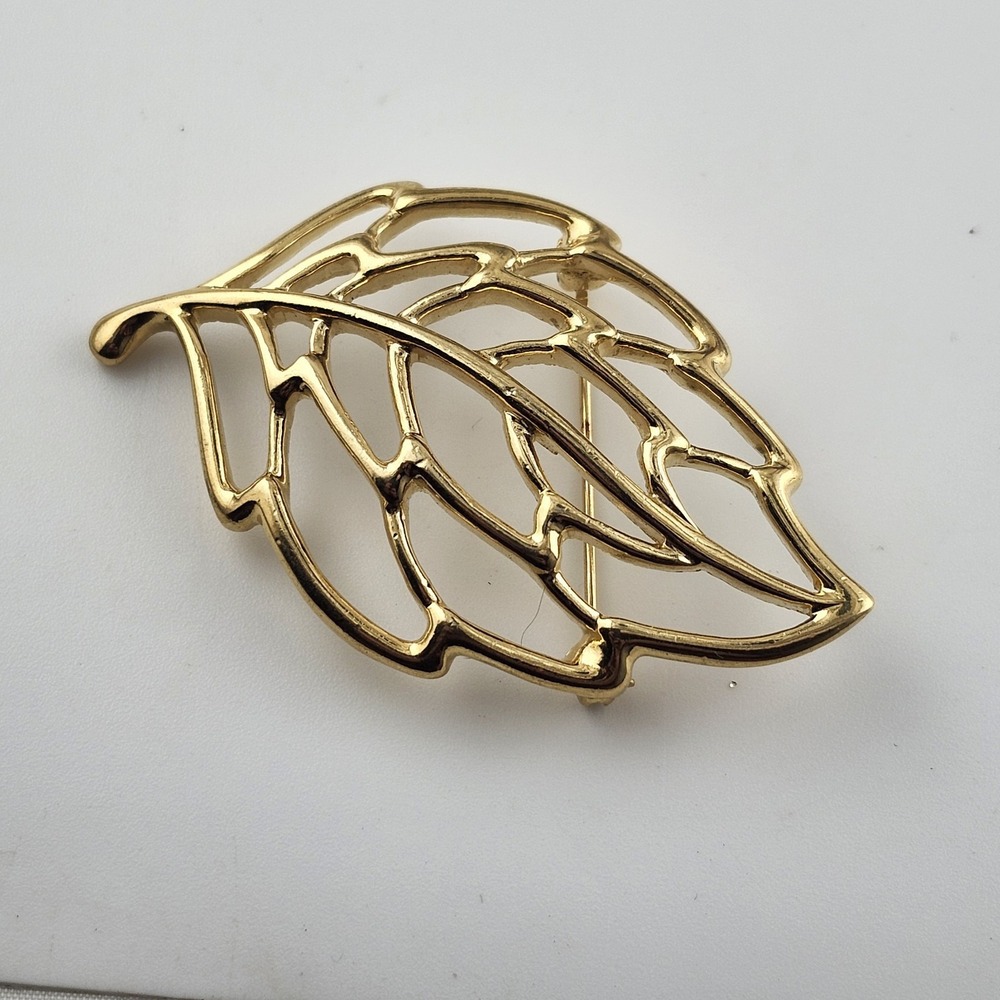 Vintage Crown Trifari Leaf Brooch Openwork‎ Style Leaf Gold Tone